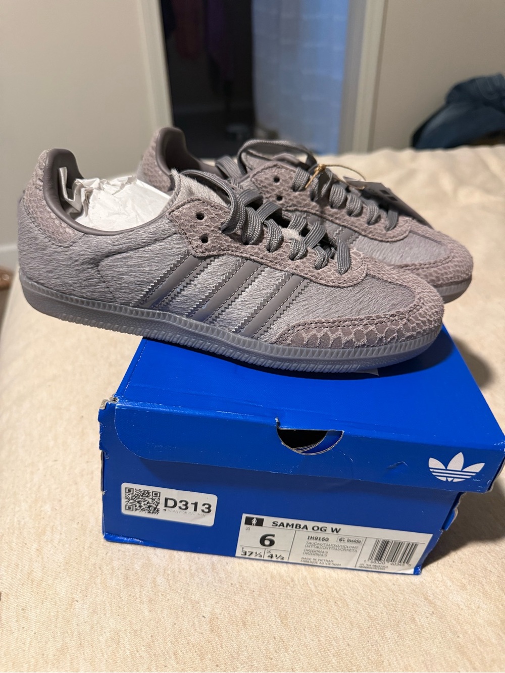 adidas Samba OG W Gray Suede & Textured Sneakers